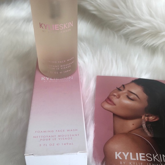 Kylieskin foaming face wash NIB - Picture 2 of 3